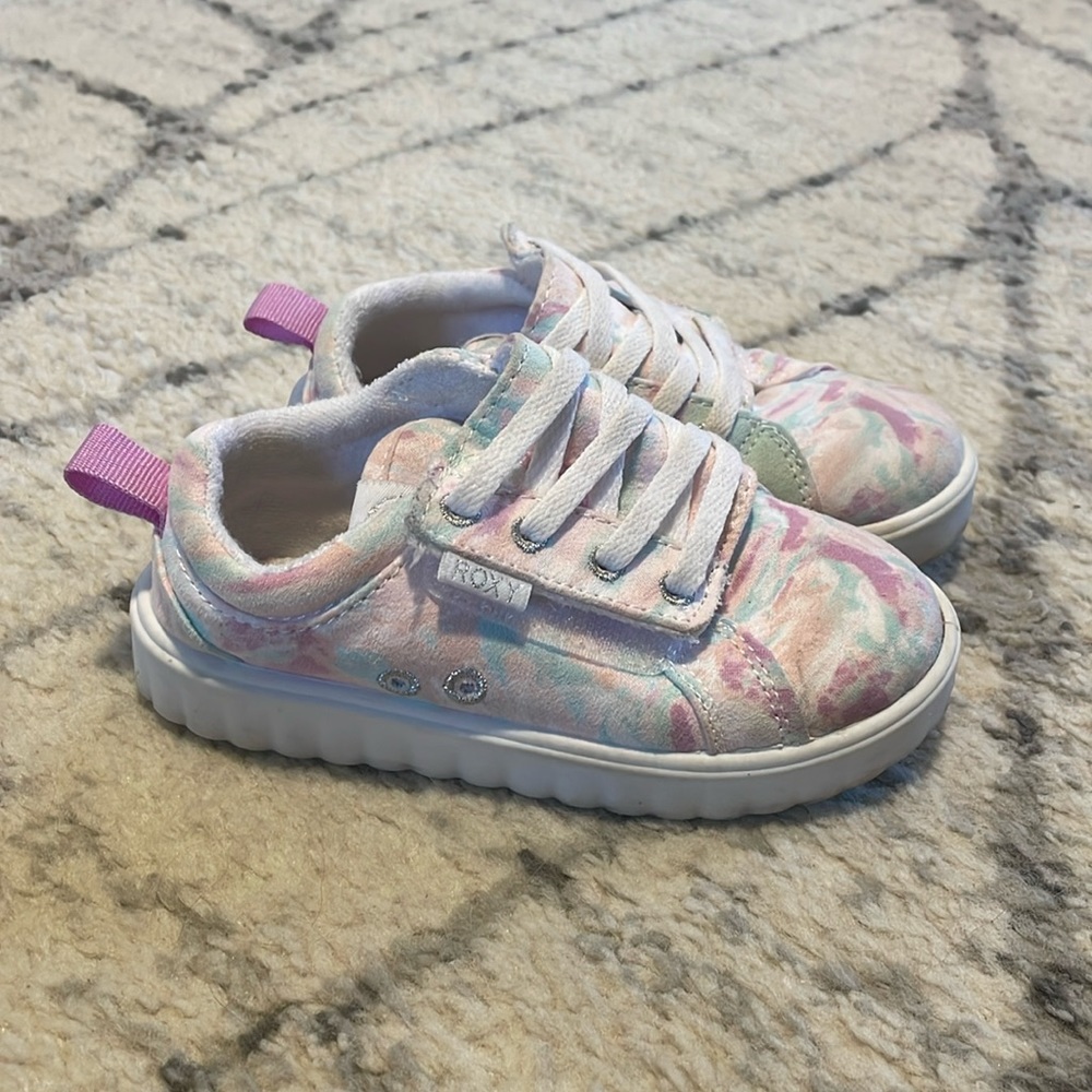 Roxy toddler size 9 Velcro shoe